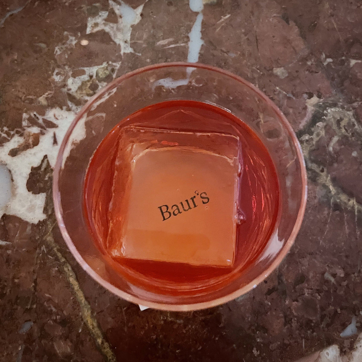 Trinkabenteuer Zürich: Der beste Boulevardier Twist in Baur's Bar. Zu Gast bei Michael Hanke